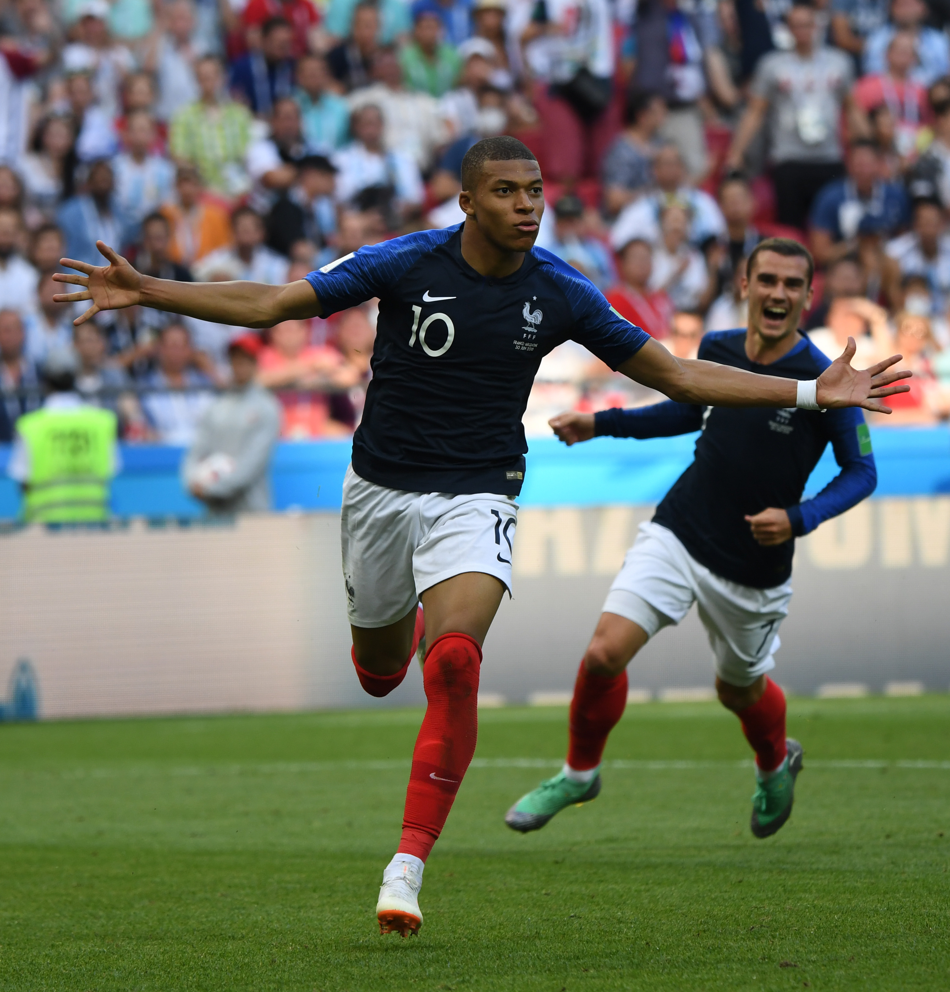 老鹰首节轰41分，杰伦·约翰逊单节6助攻追平生涯纪录