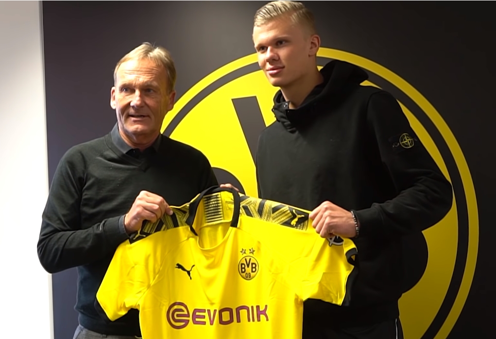 德甲2025年度积分榜：拜仁仅1负34轮轰107球，积87分比第2多21分（2025德甲积分榜：拜仁34轮仅1败狂轰107球，87分甩开第二名21分）