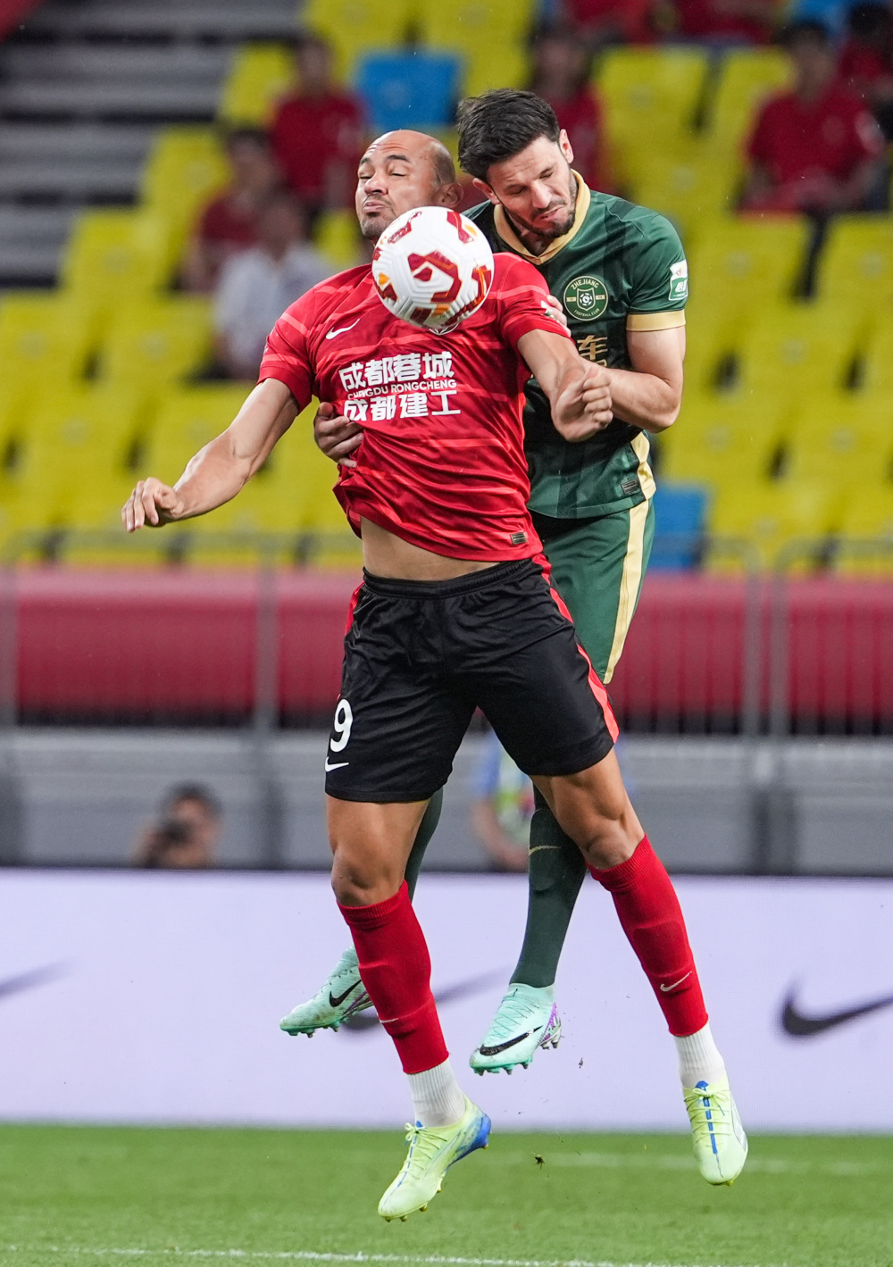 欧冠淘汰赛前瞻：巴黎对阵切尔西,（欧冠淘汰赛焦点战：巴黎圣日耳曼对决切尔西）