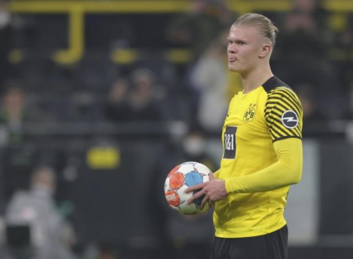 电讯报：纽卡可能无法在冬窗签下阿尔克马尔中场斯密特