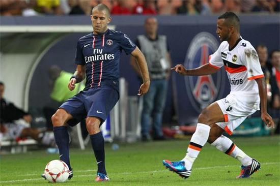 足球国足训练强度升级，体能教练参与指挥