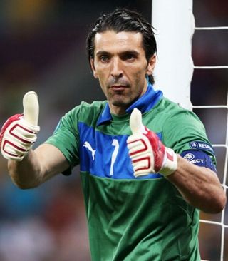 湖人浓眉哥篮下统治力助球队获胜