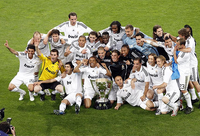 半场战报：斯图加特0-0霍芬海姆（半场战况：斯图加特与霍芬海姆0-0暂时僵持）