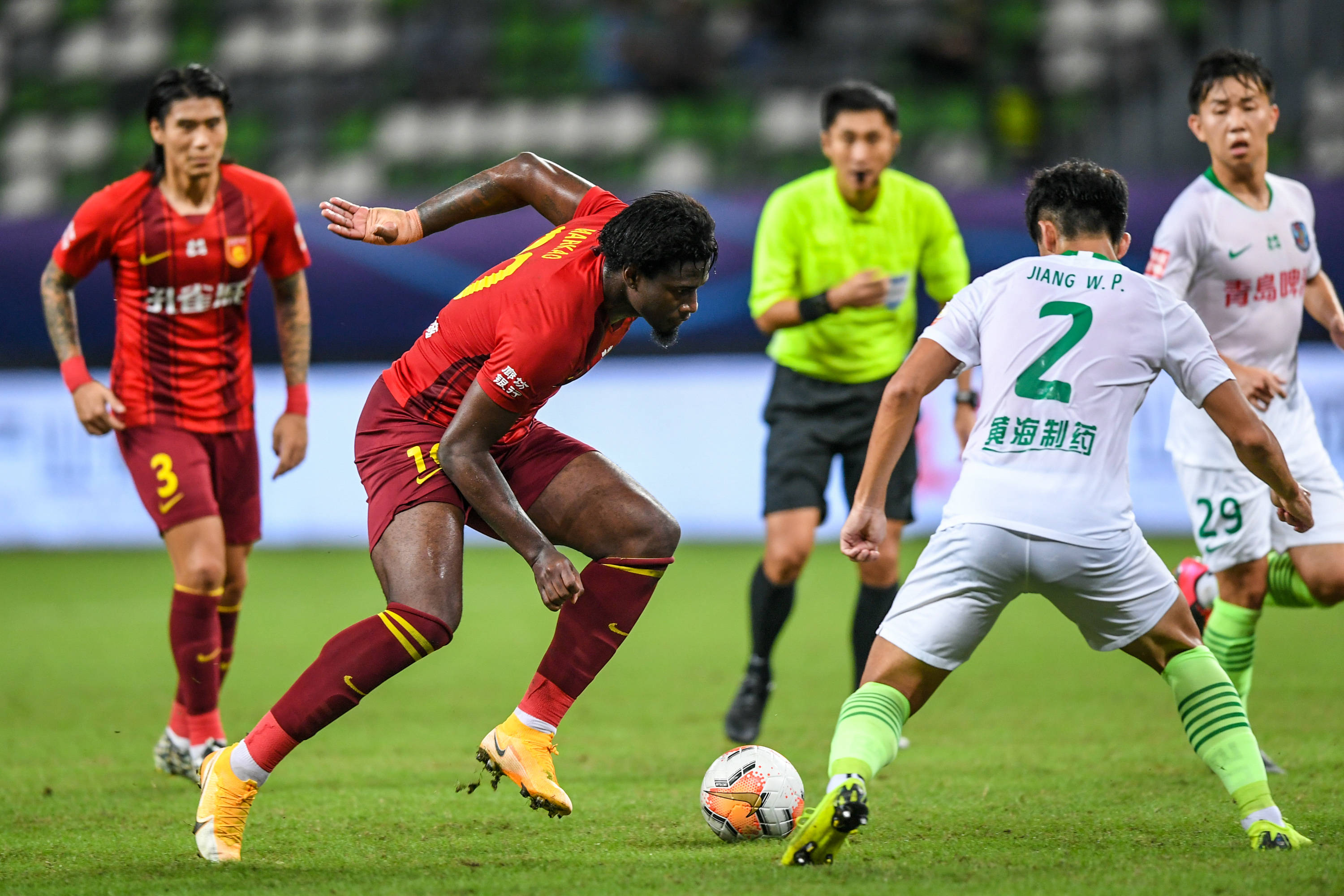 法甲前瞻：大巴黎为夺榜首不容有失，勒阿弗尔崇尚防守至上（法甲前瞻：巴黎冲击榜首不容失手，勒阿弗尔主打铁血防守）