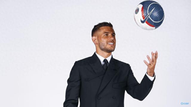 “苏超”决赛进行在即，人民海军泰州舰、南通舰为主队加油